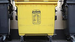 Wann kommt die gelbe Tonne und was bringt sie? Zu dieser Frage hat sich Bürgermeister Josef Schütz in Hofdorf geäußert. Sein persönlicher Standpunkt deckt sich nicht mit dem der Landkreis-CSU. Wann kommt die gelbe Tonne und was bringt sie? Zu dieser Frage hat sich Bürgermeister Josef Schütz in Hofdorf geäußert. Sein persönlicher Standpunkt deckt sich nicht mit dem der Landkreis-CSU.