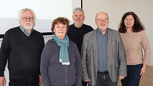 Wahlleiterin Evelyn Stadler (rechts) und ihre Mitstreiter aus dem Wahlausschuss (von links): Hans Reif, Angelika Werner-Ripperger, Matthias Lustnauer und Erwin Weber.