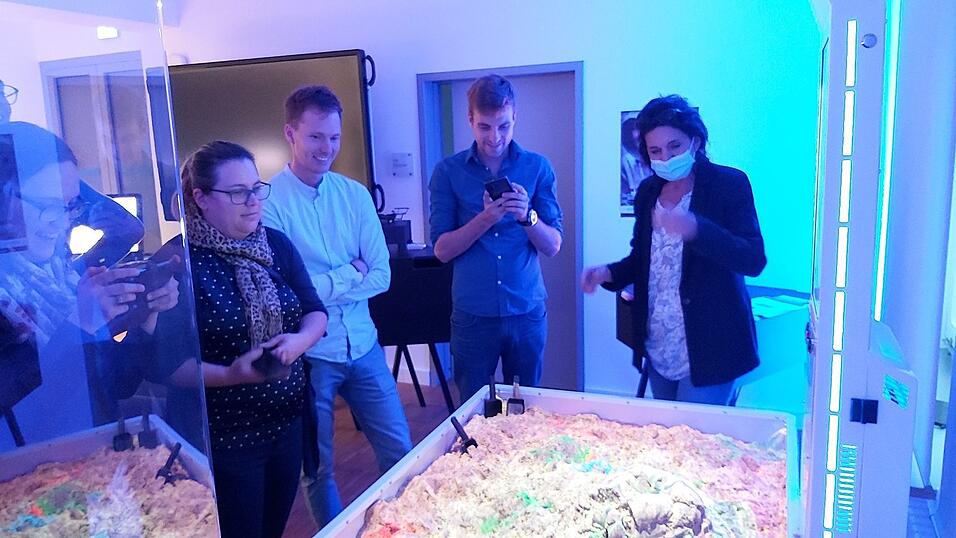 Studierende des Master Public Management beim Besuch des BayernLab Wunsiedel. Studierende des Master Public Management beim Besuch des BayernLab Wunsiedel.