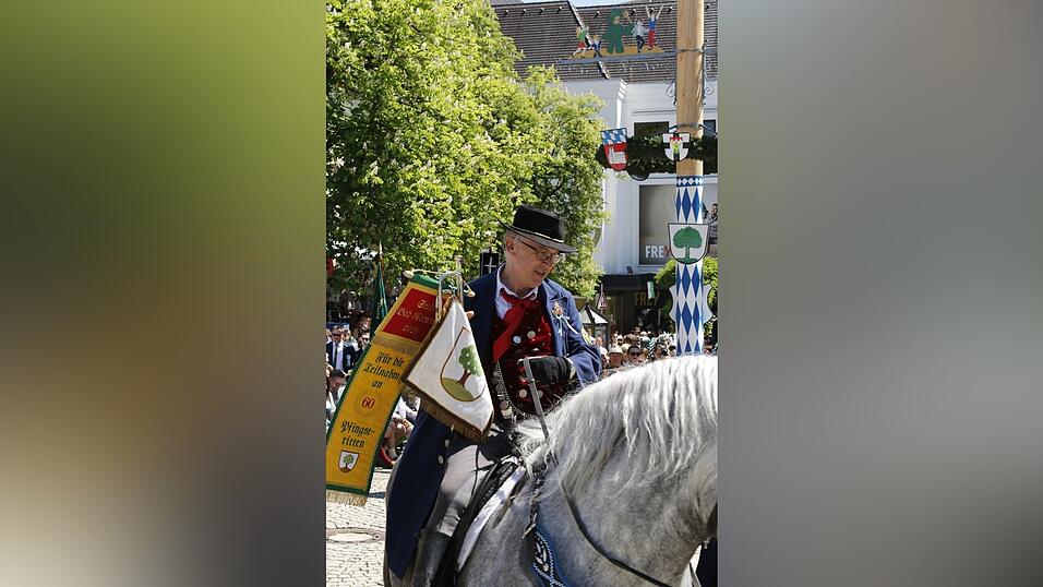 60 Jahre: Michael Traurig, Raumausstattermeister, Pfingstbräutigam 1986, Fanfarenbläser seit 1971 60 Jahre: Michael Traurig, Raumausstattermeister, Pfingstbräutigam 1986, Fanfarenbläser seit 1971