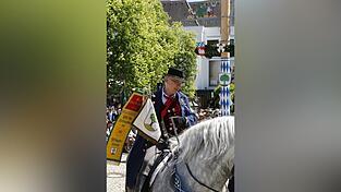 60 Jahre: Michael Traurig, Raumausstattermeister, Pfingstbr&auml;utigam 1986, Fanfarenbl&auml;ser seit 1971