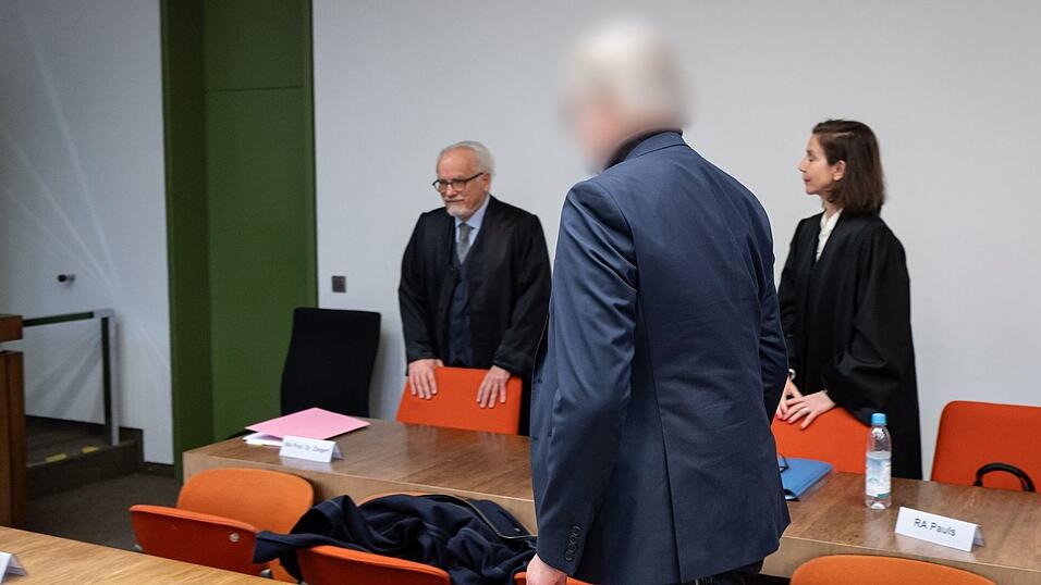 Vor Gericht erschien nur einer der beiden Angeklagten. Vor Gericht erschien nur einer der beiden Angeklagten.