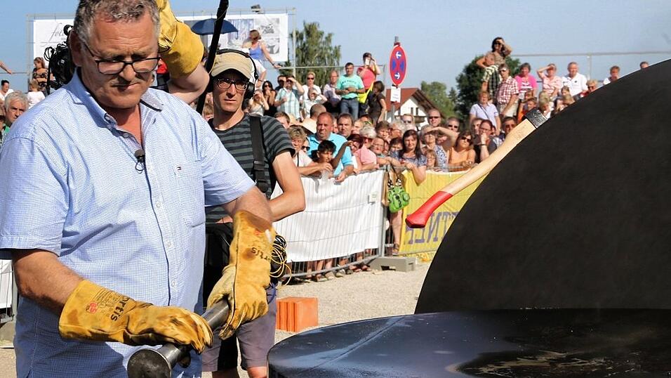 Die Spannung steigt: Der Burger wird zubereitet.