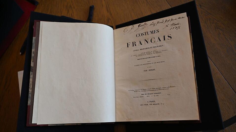 Ein Buch über französische Kostümgeschichte ist das millionste Buch der Bibliothek des Deutschen Museums. Ein Buch über französische Kostümgeschichte ist das millionste Buch der Bibliothek des Deutschen Museums.