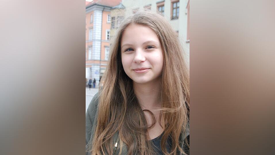 Hannah, 15, aus Bodenkirchen: Bei Schulaufgaben kommen bei mir Wasser oder Saft zum Einsatz, manchmal auch Traubenzucker und Kaugummi für die Konzentration. Kaffeetrinker bin ich nicht. Wenn ich lerne, dann esse ich Obst. Das erfrischt. Leistungssteigernde Mittel kommen für mich nicht in Frage. Hannah, 15, aus Bodenkirchen: Bei Schulaufgaben kommen bei mir Wasser oder Saft zum Einsatz, manchmal auch Traubenzucker und Kaugummi für die Konzentration. Kaffeetrinker bin ich nicht. Wenn ich lerne, dann esse ich Obst. Das erfrischt. Leistungssteigernde Mittel kommen für mich nicht in Frage.