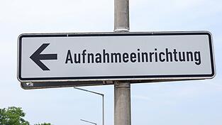 Zuerst werden die Asylbewerber in den Erstaufnahmeeinrichtungen der Länder untergebracht. (Symbolbild)