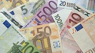 Am Geld fehlt es derzeit vielen Kommunen. Zur Haushaltssperre als letztes Mittel möchte die Stadt aber nicht greifen. (Symbolfoto) Am Geld fehlt es derzeit vielen Kommunen. Zur Haushaltssperre als letztes Mittel möchte die Stadt aber nicht greifen. (Symbolfoto)