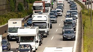Schleppender Verkehr auf der A1 bei Hamburg Schleppender Verkehr auf der A1 bei Hamburg