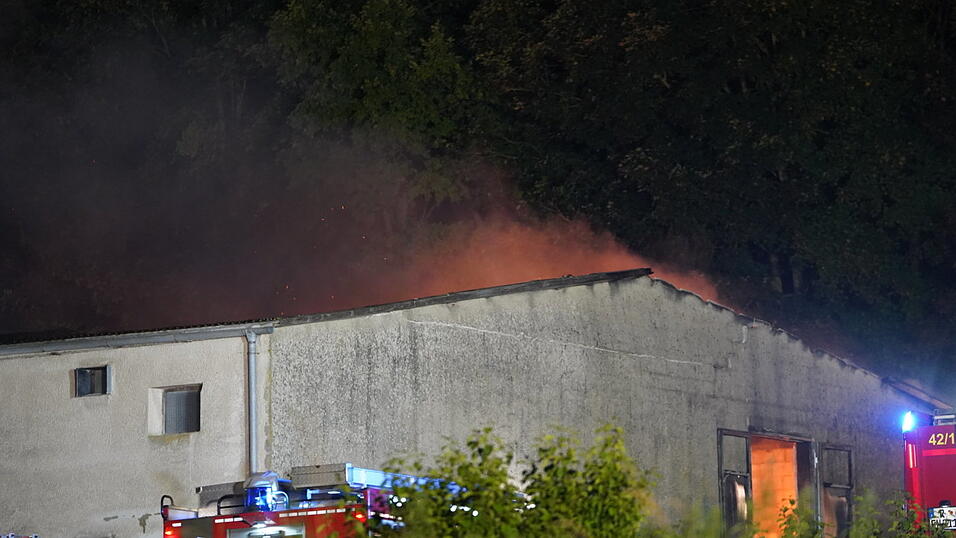 Das Feuer brach wohl in einem leerstehenden Teil der Anlage aus. 