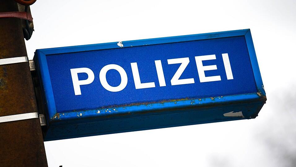 Die Polizei nahm den Mann noch vor Ort fest. (Symbolbild) Die Polizei nahm den Mann noch vor Ort fest. (Symbolbild)