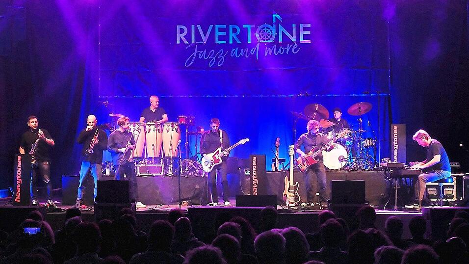 Verzaubern das Publikum schon nach den ersten Takten: die heavytones mit Bandleader Wolfgang Dalheimer (rechts).