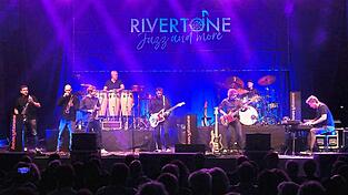 Verzaubern das Publikum schon nach den ersten Takten: die heavytones mit Bandleader Wolfgang Dalheimer (rechts).