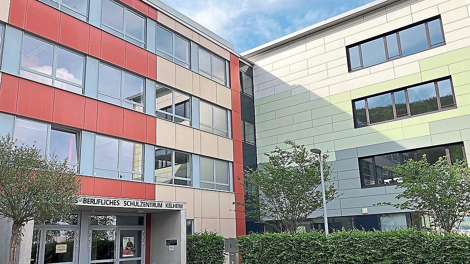 Ohne großen baulichen Aufwand ist die Einrichtung der neuen Fachakademie für Sozialpädagogik am Beruflichen Schulzentrum in Kelheim ab dem Schuljahr 2025/26 möglich. Ohne großen baulichen Aufwand ist die Einrichtung der neuen Fachakademie für Sozialpädagogik am Beruflichen Schulzentrum in Kelheim ab dem Schuljahr 2025/26 möglich.