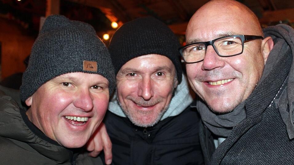 Auch am Samstag, 15. Dezember, strömten wieder etliche Besucher aus Landshut und Umgebung zur Weihnachtspyramide am Alten Viehmarkt. Auch am Samstag, 15. Dezember, strömten wieder etliche Besucher aus Landshut und Umgebung zur Weihnachtspyramide am Alten Viehmarkt.