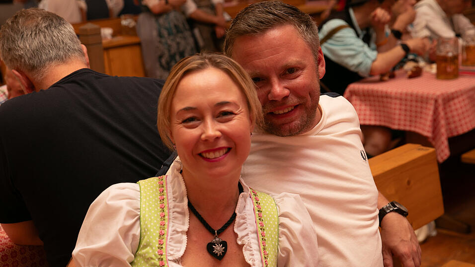 Die Partybilder vom Sonntag, 10. August, aus dem Festzelt Krönner. Die Partybilder vom Sonntag, 10. August, aus dem Festzelt Krönner.