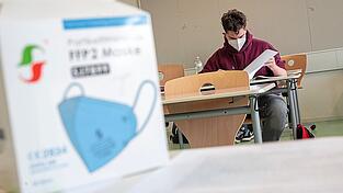 Ab kommender Woche ist das Tragen von Masken in den Klassenzimmern freiwillig. Ab kommender Woche ist das Tragen von Masken in den Klassenzimmern freiwillig.