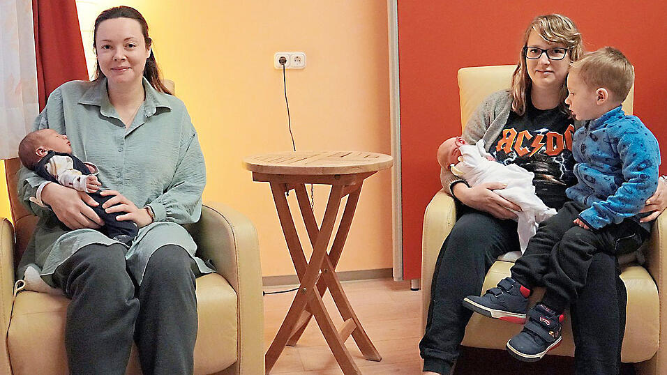 Die Silvesterbabys der Geburtshilfe am Krankenhaus Vilsbiburg, Leo und David, bereichern künftig das Leben ihrer Familien.