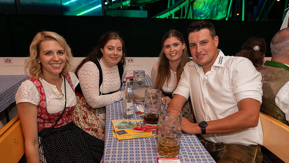 Die Partybilder vom Freitag, 11. August 2023, aus dem Festzelt Greindl. Die Partybilder vom Freitag, 11. August 2023, aus dem Festzelt Greindl.