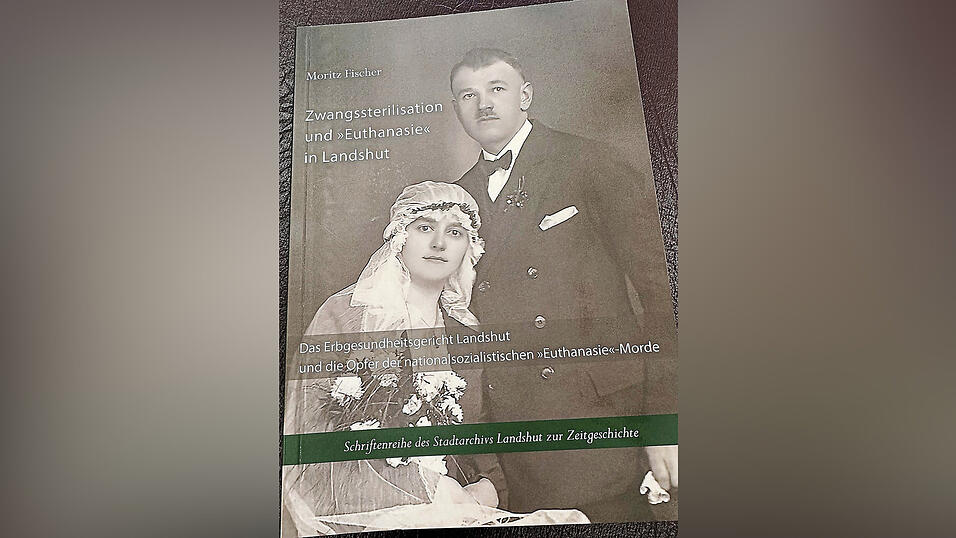 Eineinhalb Jahre recherchierte Moritz Fischer in verschiedenen Archiven. Sein Buch geht der Geschichte des Erbgesundheitsgerichts Landshut nach. Eineinhalb Jahre recherchierte Moritz Fischer in verschiedenen Archiven. Sein Buch geht der Geschichte des Erbgesundheitsgerichts Landshut nach.