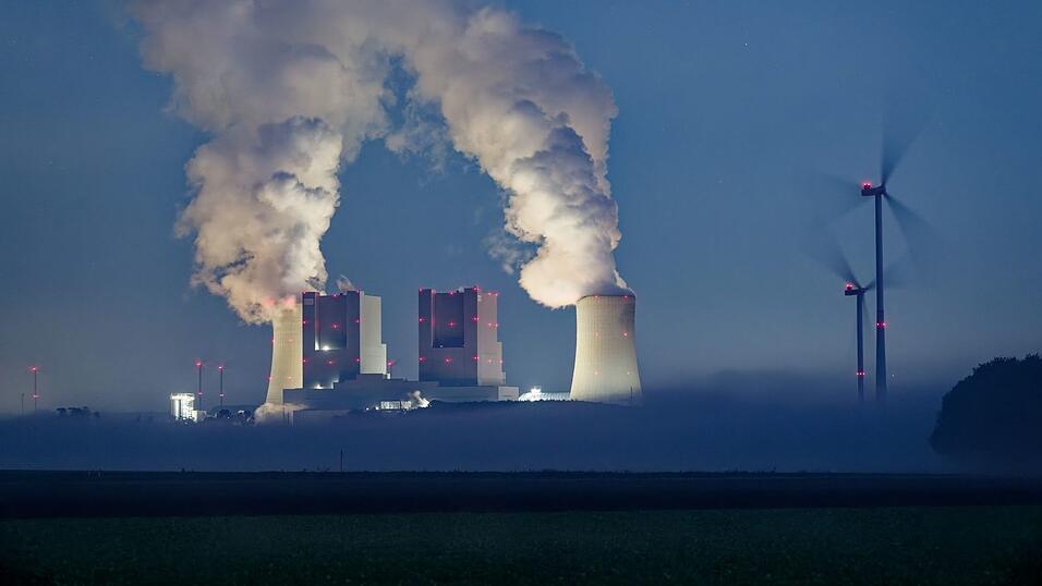 Auch die für die Stromerzeugung einsetzbaren und als verfügbar gemeldeten Braun- und Steinkohlekraftwerke wurden während der Dunkelflauten am 6. November und 12. Dezember 2024 laut Bericht eingesetzt. (Archivbild) Auch die für die Stromerzeugung einsetzbaren und als verfügbar gemeldeten Braun- und Steinkohlekraftwerke wurden während der Dunkelflauten am 6. November und 12. Dezember 2024 laut Bericht eingesetzt. (Archivbild)