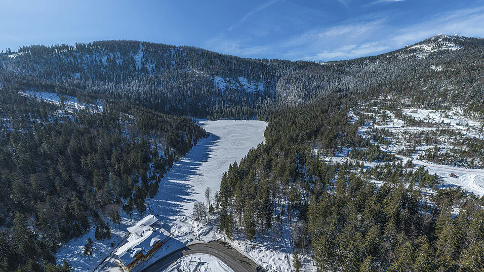 Ein Ausblick auf den Bayerischen Wald rund um den Arbersee im Winter. (Symbolfoto) 