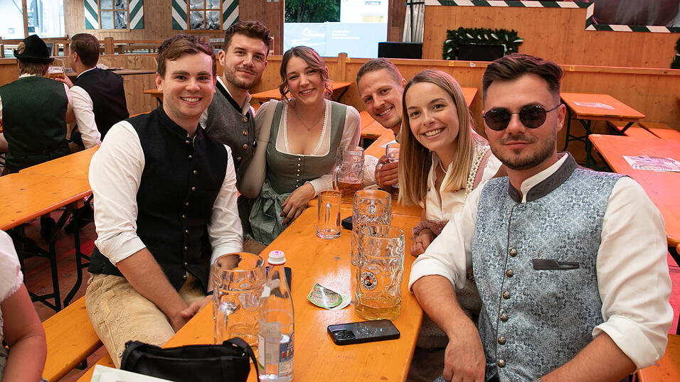 Die Partybilder vom Sonntag, 10. August, aus dem Festzelt Weckmann. Die Partybilder vom Sonntag, 10. August, aus dem Festzelt Weckmann.