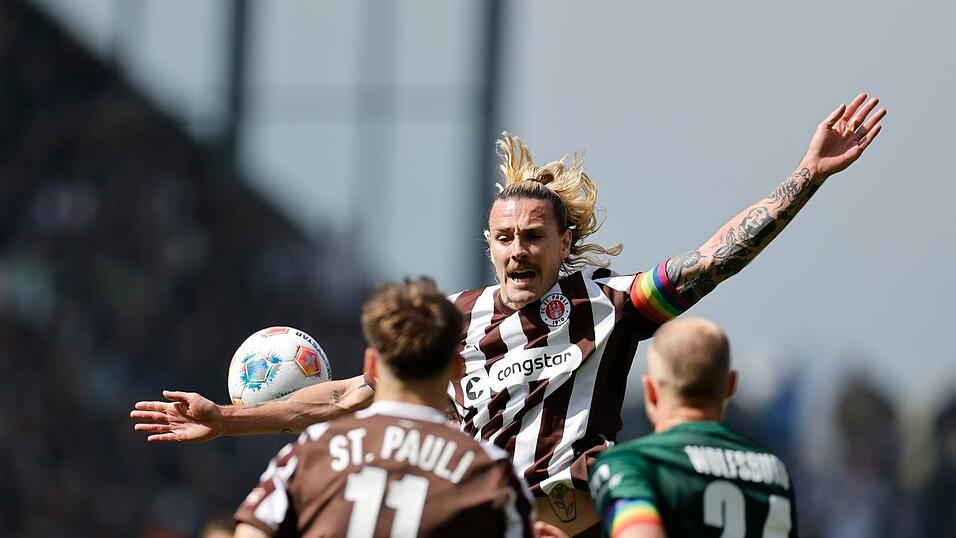 Viel Kampf, kein Erfolg: St. Paulis Kapit&auml;n Jackson Irvine.