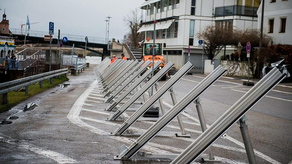 Regensburg bereitet sich auf das Hochwasser vor.