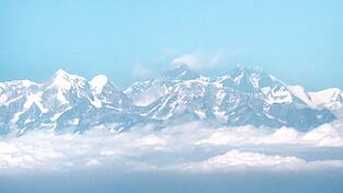 In Zeltlagern am Mount Everest sollen mehrere hundert Personen festsitzen. (Archivfoto)