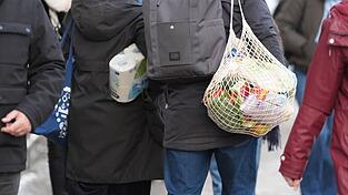 Steigende Preise, insbesondere f&uuml;r Lebensmittel, machen vielen Menschen Sorgen. (Symbolbild)