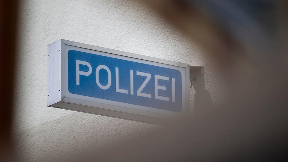 Das Opfer musste in einer Klinik notoperiert werden. (Symbolbild) Das Opfer musste in einer Klinik notoperiert werden. (Symbolbild)