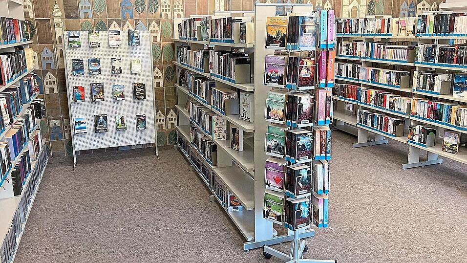 So kennt man die Stadtteilbibliothek Ost. Für den begrenzt zur Verfügung stehenden Raum soll jetzt zusammen mit den Bürgern des Stadtteils ein neues Nutzungskonzept für eine Mitmach-Bibliothek erarbeitet werden. So kennt man die Stadtteilbibliothek Ost. Für den begrenzt zur Verfügung stehenden Raum soll jetzt zusammen mit den Bürgern des Stadtteils ein neues Nutzungskonzept für eine Mitmach-Bibliothek erarbeitet werden.