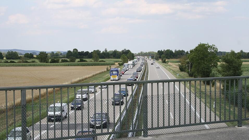 Manch W&ouml;rther B&uuml;rger f&uuml;hlt sich vom Verkehr auf der A 92 derart gest&ouml;rt, dass er bei der Gemeinde Hilfe suchte, um ein Tempolimit durchzusetzen. Die Verwaltung schickte eine Anfrage an die Autobahndirektion. Die Antwort fiel erwartungsgem&auml;&szlig; n&uuml;chtern aus.