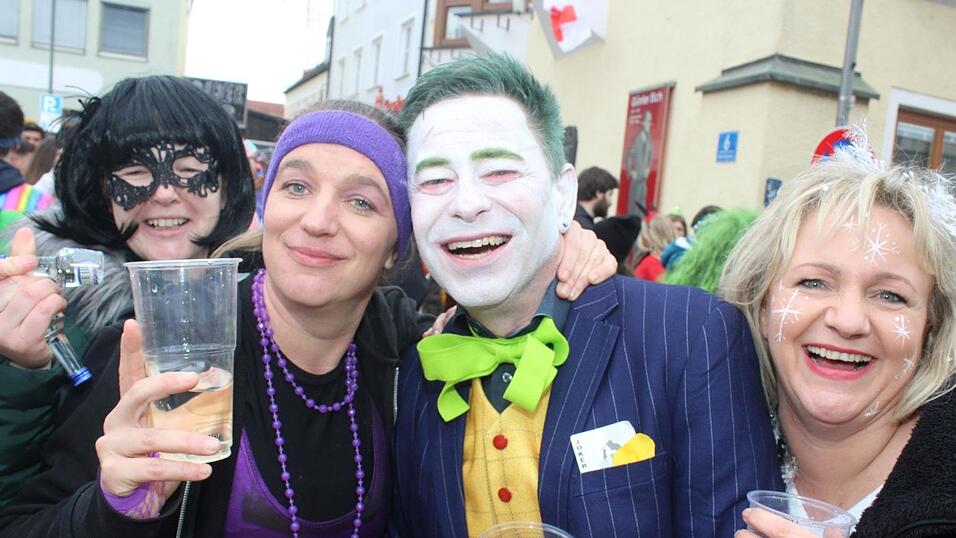 Beste Stimmung herrschte beim Rosenmontagszug in Geisenhausen.