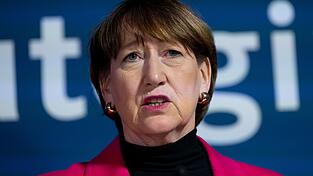 VDA-Chefin Hildegard M&uuml;ller warnt vor weiteren Stellenverlagerungen der Autoindustrie ins Ausland. (Archivbild)