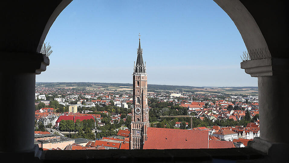 Startpunkt des Landshuter H&ouml;henwanderwegs II ist in Landshut. Er f&uuml;hrt auch &uuml;ber die Burg Trausnitz, von wo aus man einen tollen Ausblick hat.