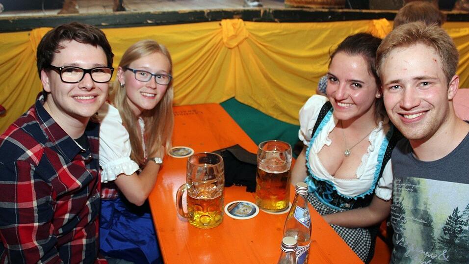 Die Fr&uuml;hjahrsdult 2017 in Landshut neigt sich dem Ende entgegen. Grund genug, noch einmal richtig in den Bierzelten zu feiern - abgerundet vom traditionellen Feuerwerk.