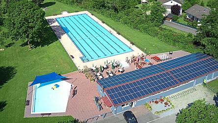 Das bereits in die Jahre gekommene beheizte Freibad wird f&uuml;r deutlich mehr als drei Millionen Euro generalsaniert.