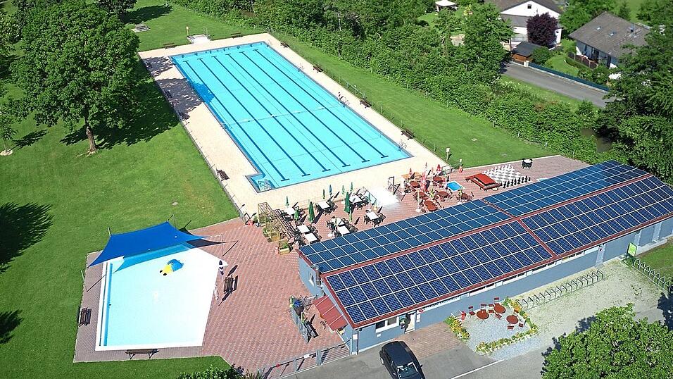 Das bereits in die Jahre gekommene beheizte Freibad wird für deutlich mehr als drei Millionen Euro generalsaniert. Das bereits in die Jahre gekommene beheizte Freibad wird für deutlich mehr als drei Millionen Euro generalsaniert.