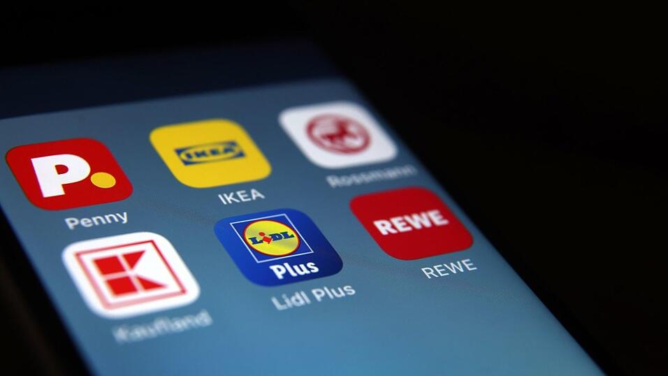 Die Händler bieten Kunden verschiedene Vorteile erst an, wenn die sich in ihren Apps registrieren. Die Händler bieten Kunden verschiedene Vorteile erst an, wenn die sich in ihren Apps registrieren.