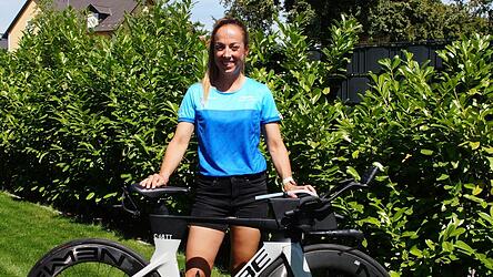 Die Vorbereitungen und das Training laufen auf Hochtouren. Mit nach Hawaii kommen ihr Rad und natürlich auch das TV-Shirt. Die Daumen vieler Barbinger sind gedrückt.