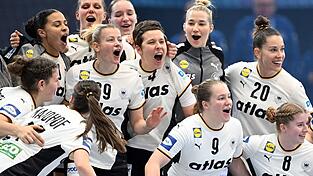 Der Medaillen-Traum lebt: Das DHB-Team steht im Viertelfinale.