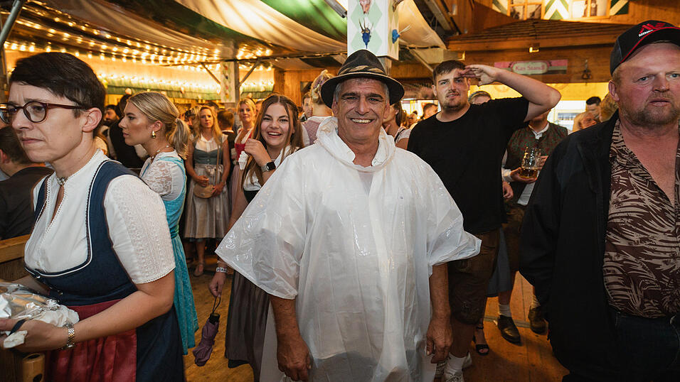Die Partybilder vom Sonntag, 18. August, aus dem Festzelt Weckmann. Die Partybilder vom Sonntag, 18. August, aus dem Festzelt Weckmann.