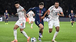Ein St&uuml;rmer mit enormer Dynamik: PSG-Profi Chwitscha Kwarazchelia (M). (Archivbild)