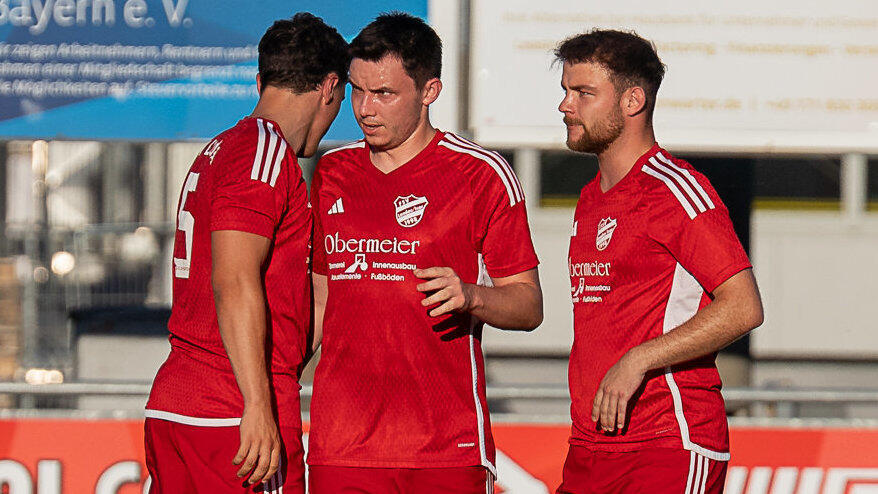 Nach seiner verletzungsbedingten Zwangspause wird Spielertrainer Samuel Pex (Mitte) wieder für die Bergstädter auflaufen. Nach seiner verletzungsbedingten Zwangspause wird Spielertrainer Samuel Pex (Mitte) wieder für die Bergstädter auflaufen.