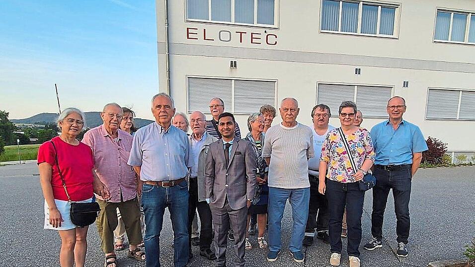 Die Mitglieder des Computerclubs Cham statten Franz Fischer und seiner Firma einen Besuch ab.