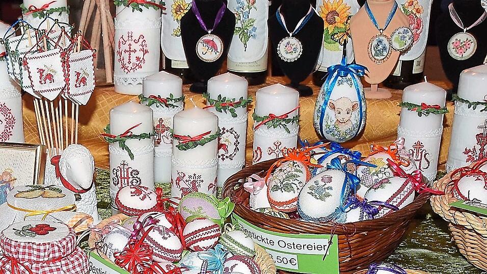 Gro&szlig;e Auswahl an Deko und Kerzen f&uuml;r Ostern.