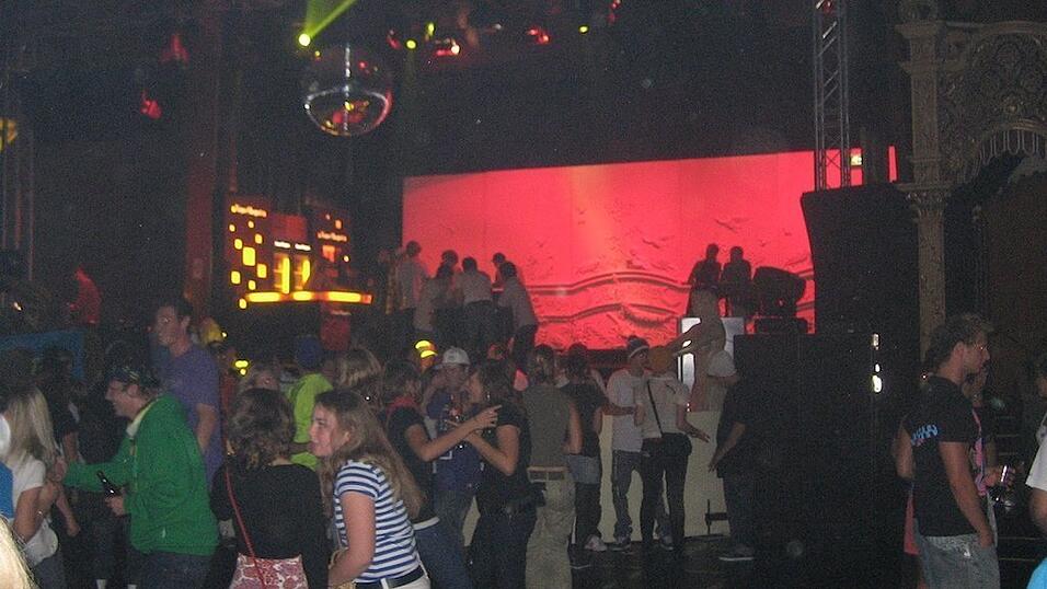 Rund 4000 Boarderfreunde feierten bei der Weltpremiere des neuesten Films von Isenseven, 'Let's go get lost' in M&uuml;nchen.