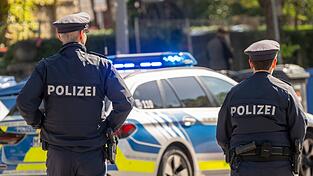 Laut Innenministerium kommen auf eine Ausbildungsstelle zum Polizeimeister etwa neun Bewerbungen. (Symbolbild)
