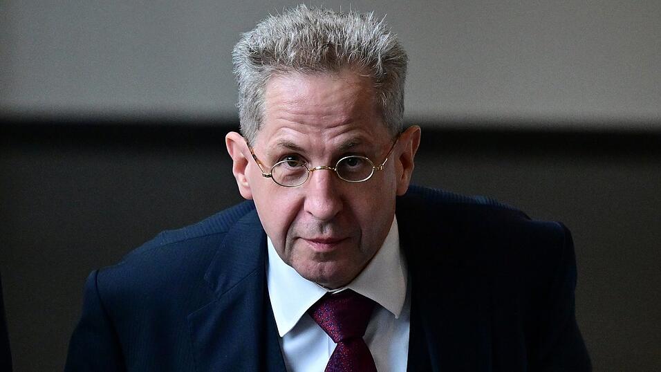 Hans-Georg Maa&szlig;en, ehemaliger Verfassungsschutz-Chef, spricht bei einer Veranstaltung in Sossau.
